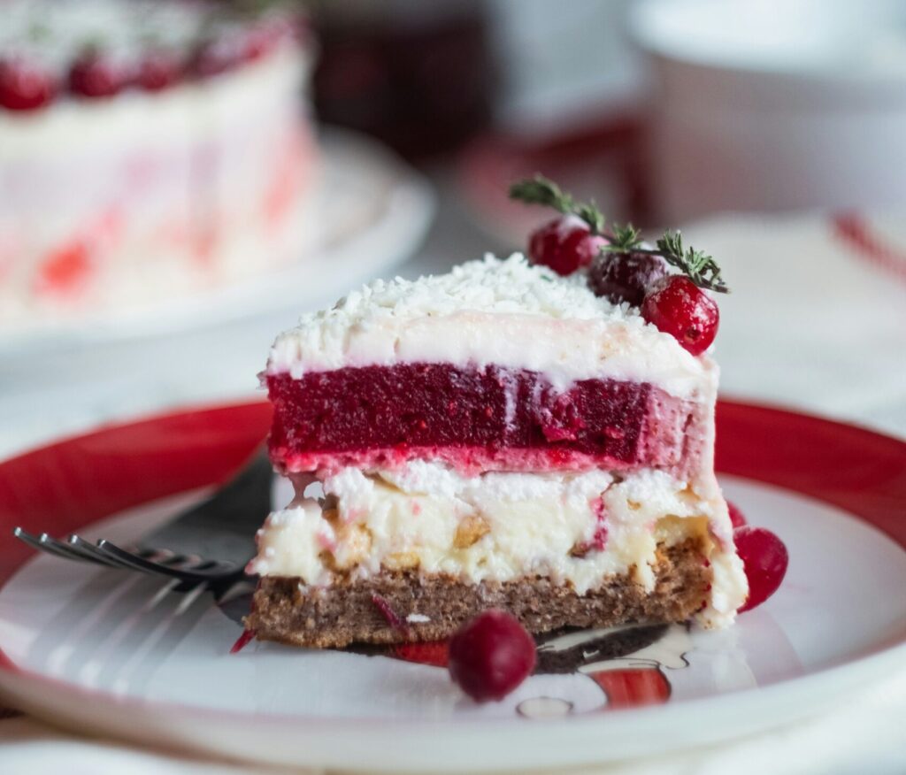 Strawberry Cake Roll: How to Make a Delightful Dessert